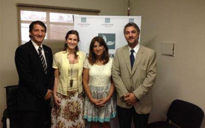 Creciendo en Pilar firm� convenio con la Universidad Cat�lica para ofrecer becas a alumnos pilarenses