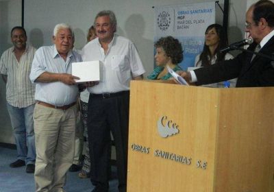 OSSE despidi� el a�o con un homenaje a sus jubilados m�s recientes y entreg� distinci�n a Maria Taboada