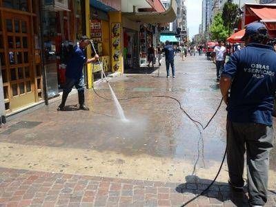 LA MUNICIPALIDAD EFECTU� TAREAS DE LIMPIEZA EN LA PEATONAL SAN MART�N