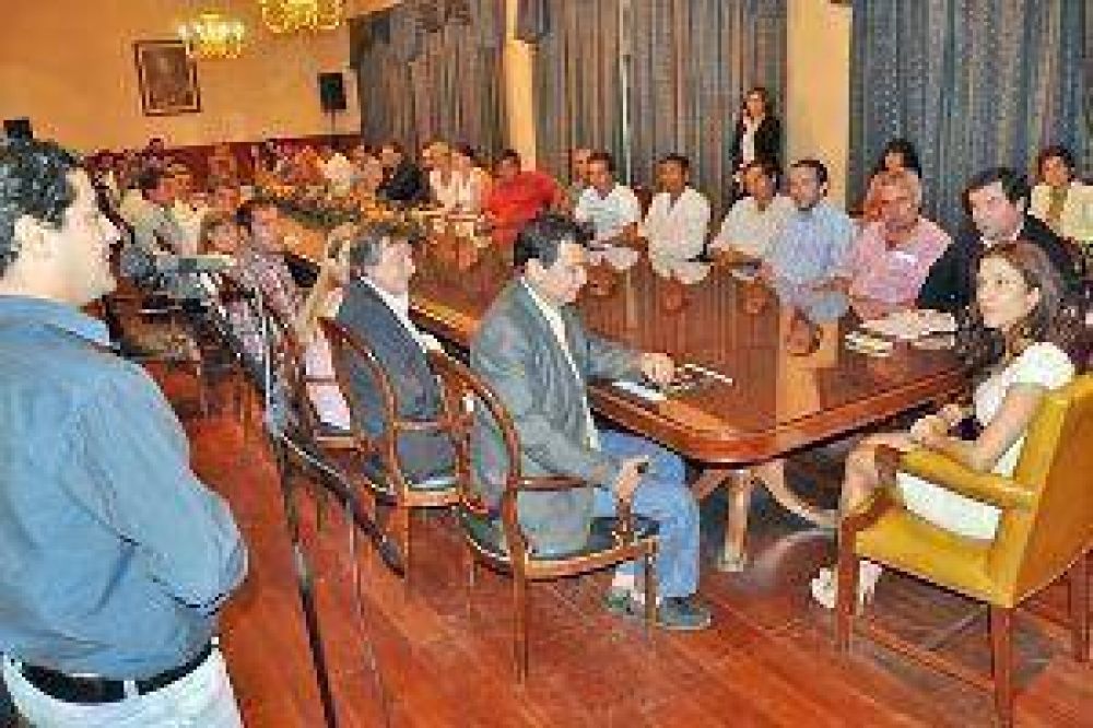 El Gobierno provincial brinda ayuda econ�mica a peque�os productores del interior