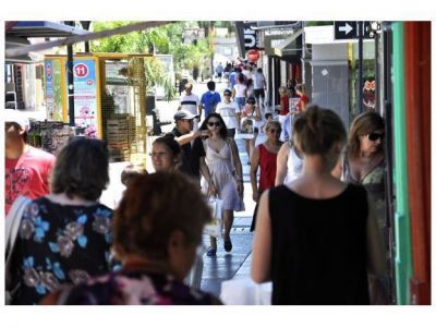 En las fiestas, los supermercados deber�n cerrar a las 18 y los comercios a las 20