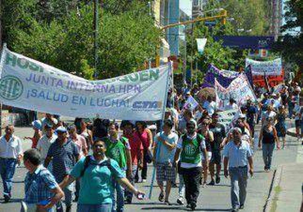 ATE Salud sale a cortar rutas y el Gobierno amenaza con descuentos 