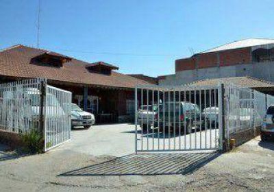 Ladrones armados asaltaron a una familia y se llevaron 35 mil d�lares 