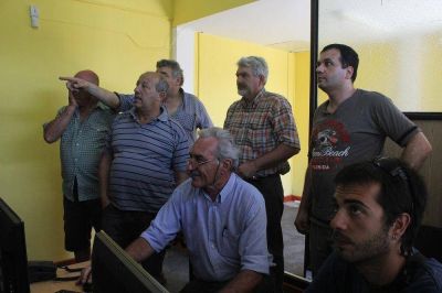 EL INTENDENTE PAREDI VISIT� EL CENTRO DE MONITOREO EN SANTA CLARA DEL MAR