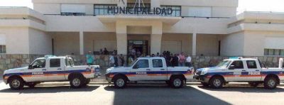 El intendente present� tres m�viles policiales 0km