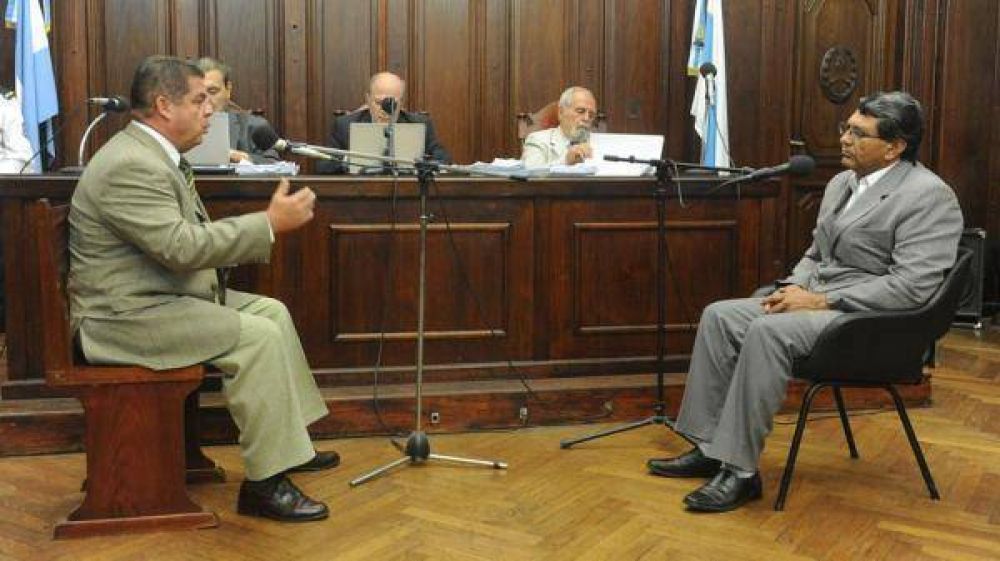 Lebbos pidi� sanciones para Albaca y se enoj� por la libertad de los polic�as
