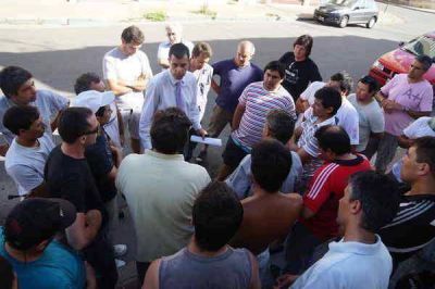 LOS TRABAJADORES DE HM AZUL S.A. CONTIN�AN CON LA RETENCI�N DE TAREAS