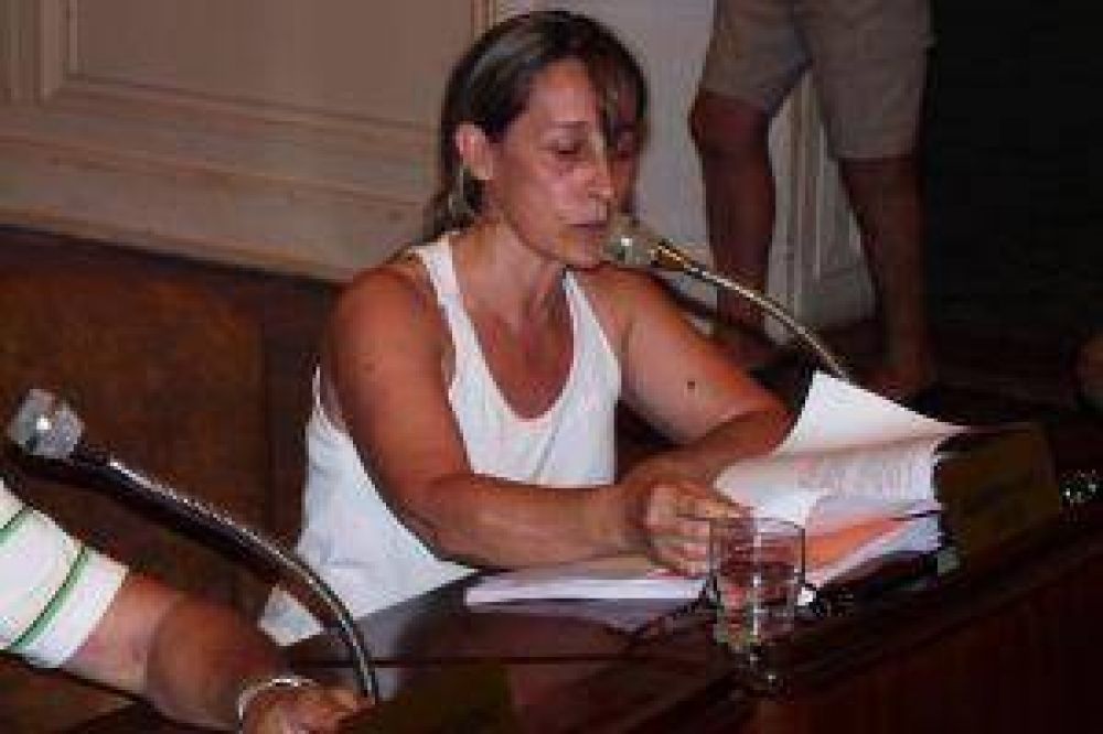 La Concejal De Lucia pidió se cree una comisión investigadora por las denuncias contra Quiroga