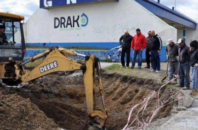 Importante operativo de Obras Sanitarias para reparar red cloacal