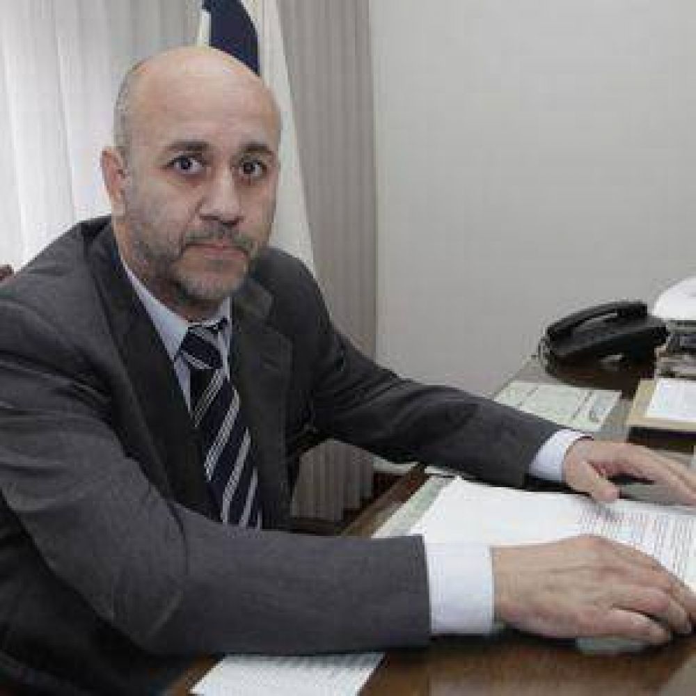 En off // �De qu� vive el presidente de Gimnasia?