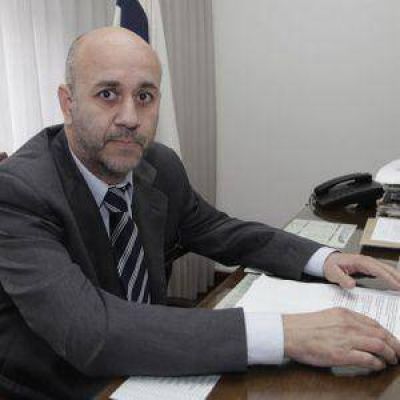 En off // �De qu� vive el presidente de Gimnasia?