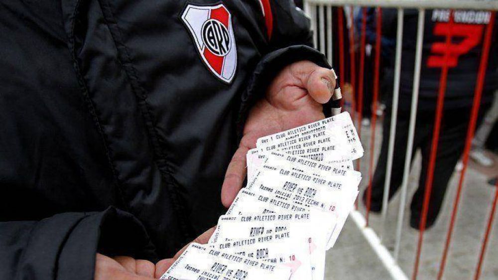 Esc�ndalo de la reventa en River: las escuchas tambi�n involucran a Ram�n D�az y a su hijo Emiliano