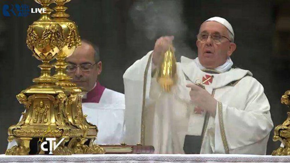 El papa Francisco celebra su primera Navidad