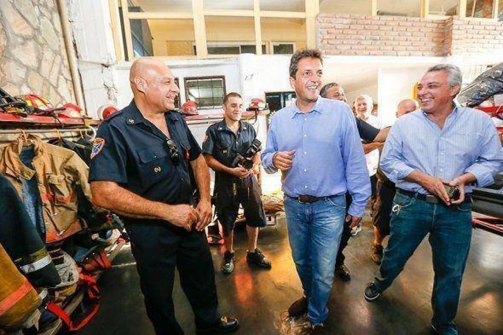 Massa y Zamora recorrieron los servicios de emergencias en Tigre