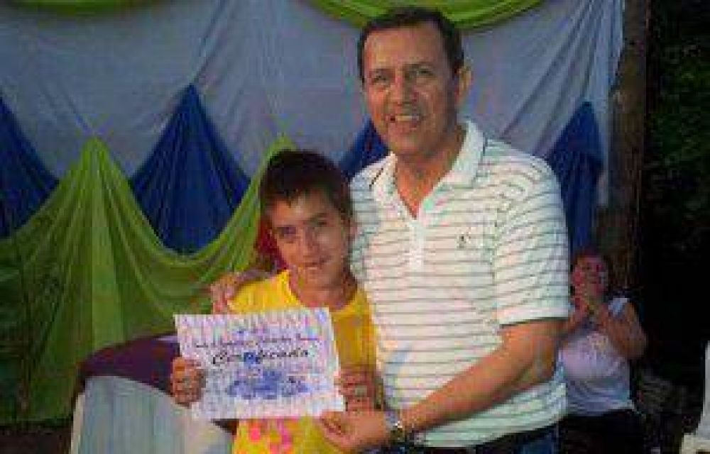 Entrega de certificados en el Centro de Capacitaci�n �Inform�tica Formosa�