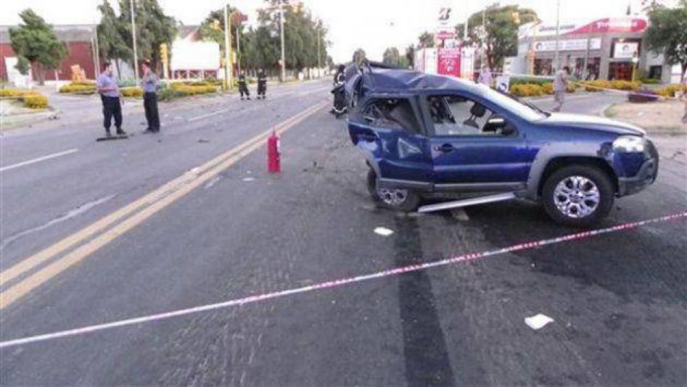 A 150 kil�metros por hora, una camioneta mat� a conocida profesora de Reconquista