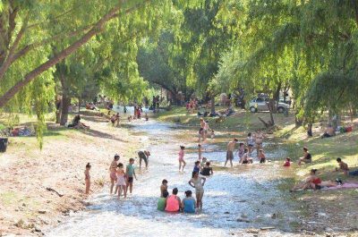 Los sanluise�os colmaron los balnearios para combatir el calor