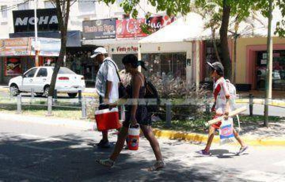 El calor no da tregua a los chaque�os y seguir�n las altas temperaturas