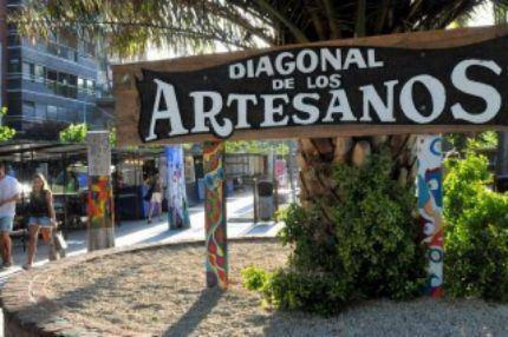 La feria m�s tradicional de Mar del Plata se prepara para el verano