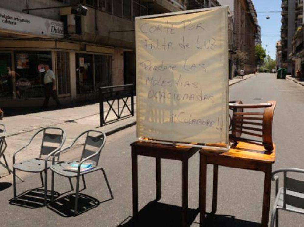 Miles de rosarinos pasaron las fiestas sin luz y estall� la bronca contra la EPE