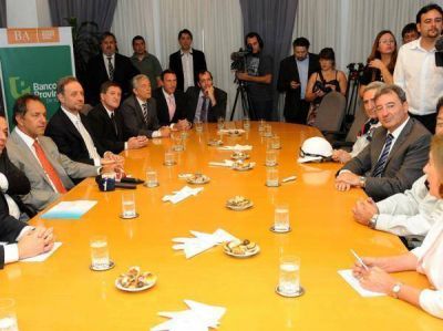 El Gobernador visit� la planta de Toyota y entreg� un importante credito