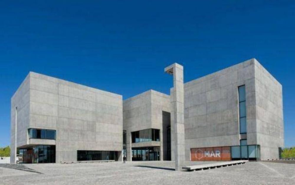 Scioli inaugura la muestra "Ola Pop en el MAR"