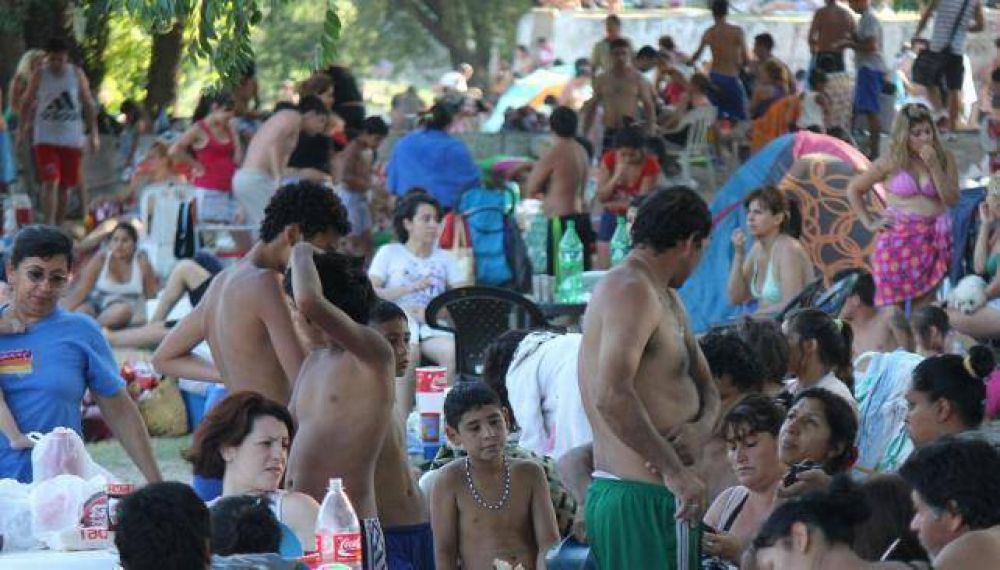 Los cordobeses inundaron los r�os, lagos y balnearios