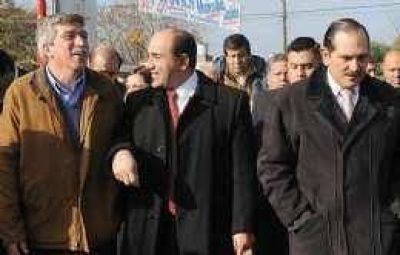 De desayuno, Alperovich pidi� que le digan qui�n sale segundo