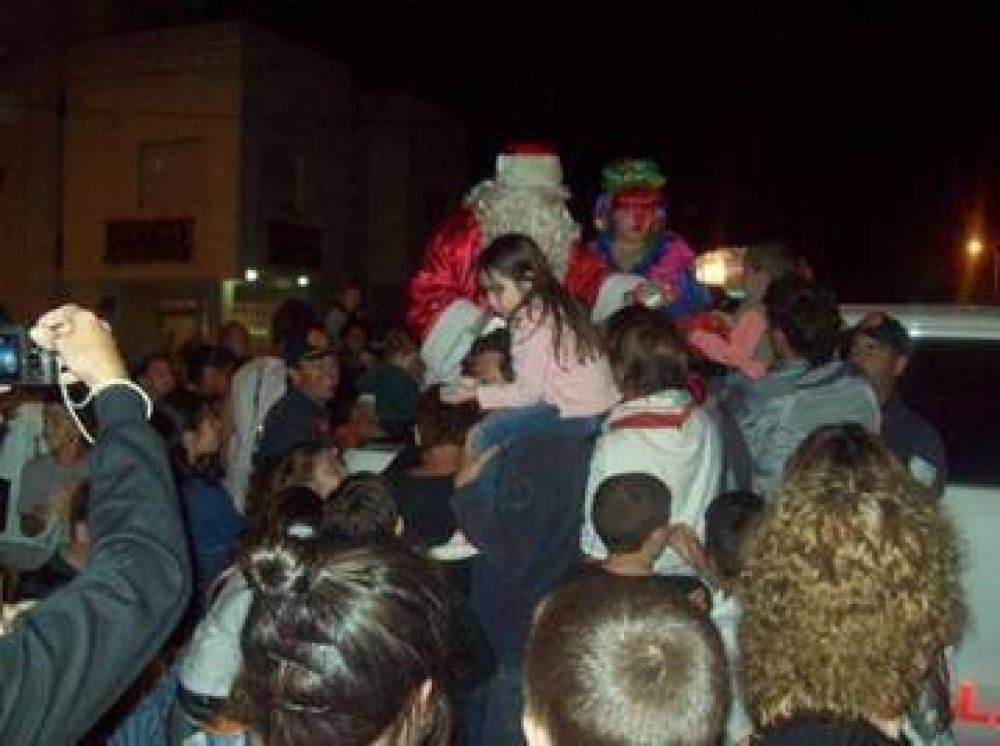 Papa Noel alegr� la Navidad en Tres Arroyos y las localidades