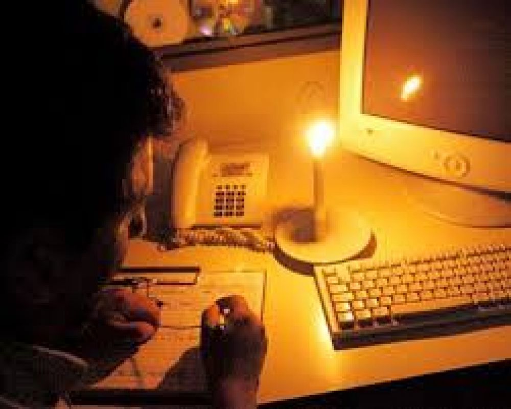 Defensor del Pueblo reclam� a los entes reguladores que intimen a distribuidoras de luz y agua