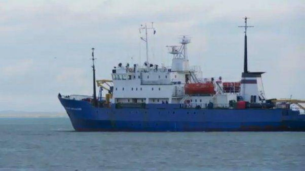 Un barco con 70 personas qued� varado en la Ant�rtida