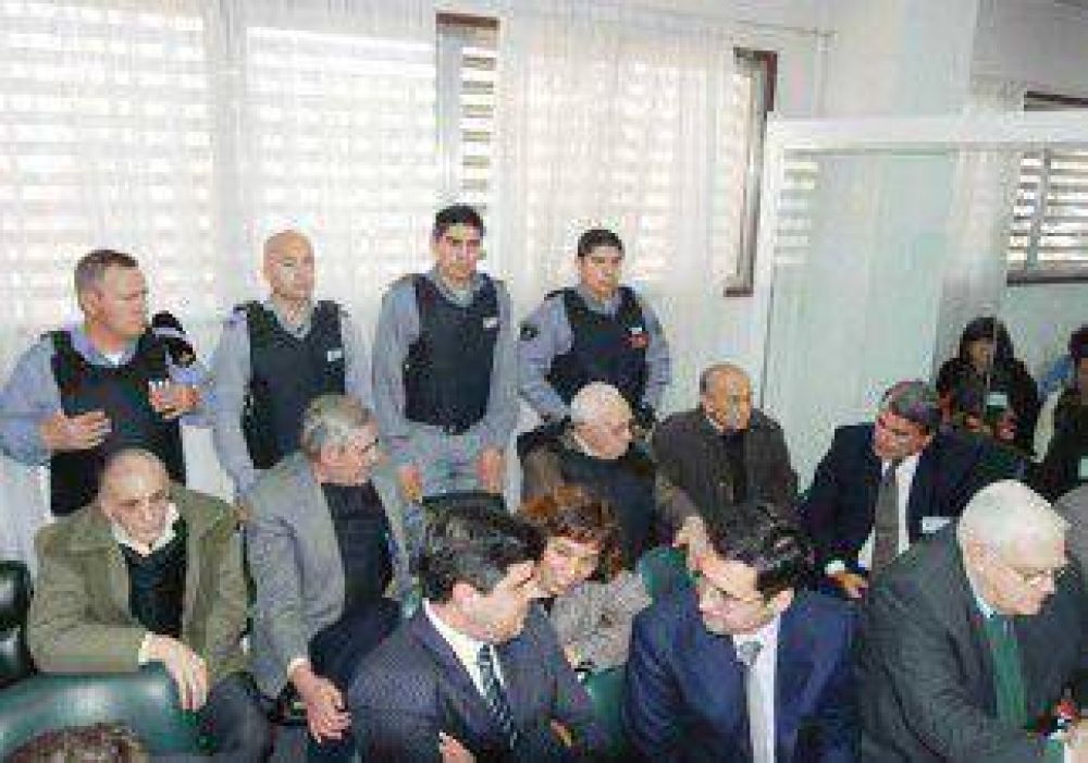 La Justicia definir� si 8 represores pueden seguir cobrando jubilaci�n 
