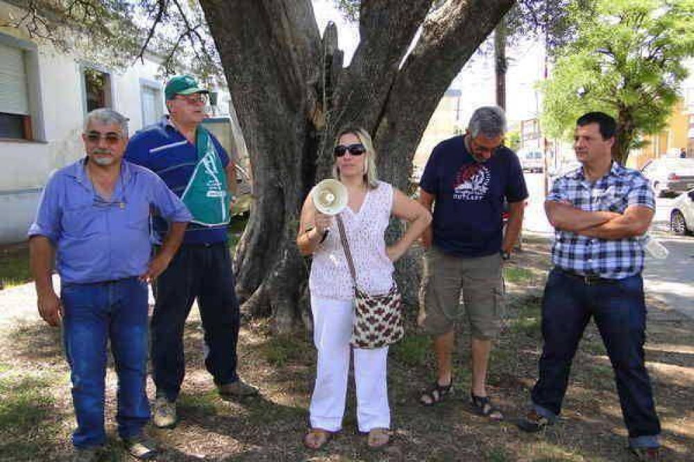 "EL INTENDENTE NO SE ENTERA QUE TIENE QUE DAR RESPUESTAS"