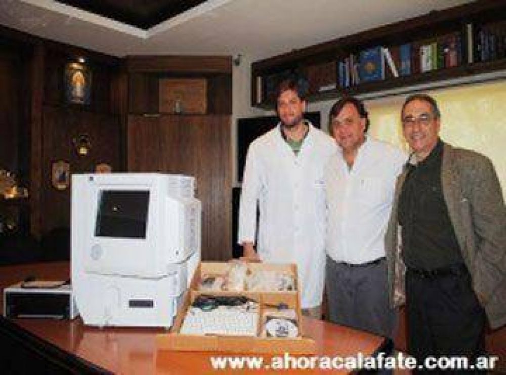Municipalidad de El Calafate aport� equipo para oftalmolog�a al hospital