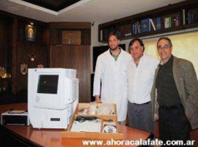 Municipalidad de El Calafate aport� equipo para oftalmolog�a al hospital
