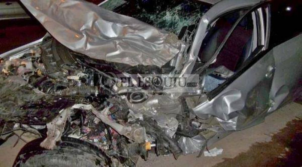 Fueguino se durmi� al volante, cruz� de carril y choc� con una camioneta
