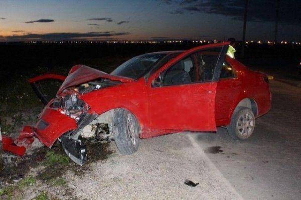 Los siete ocupantes de un rodado que impact� contra poste fueron hospitalizados