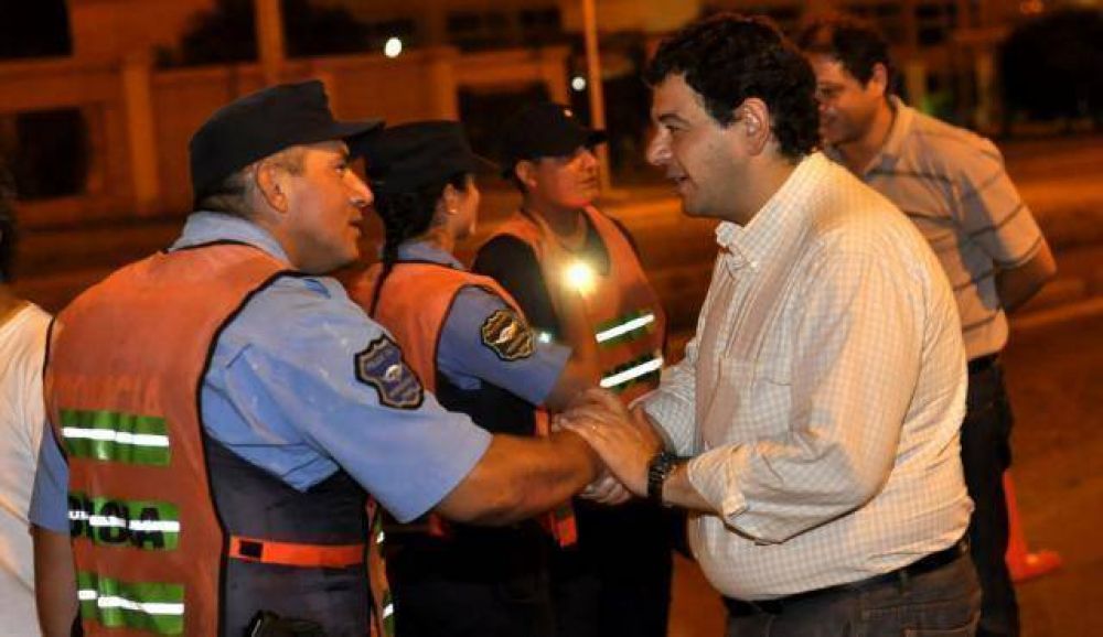 El Ministro de Seguridad recorri� diferentes puntos de control en la noche de Navidad