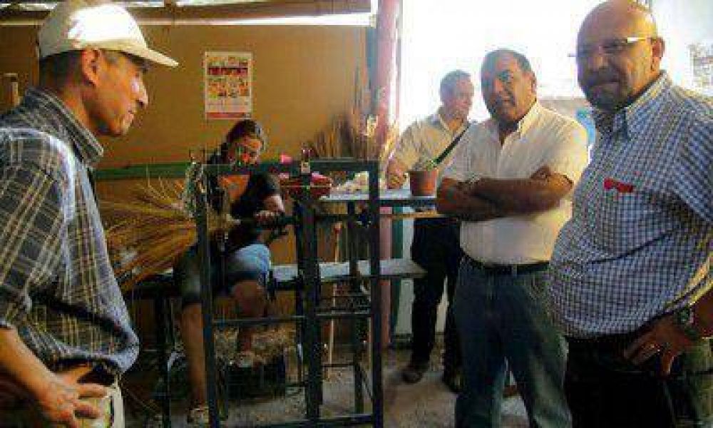 Vecinos de un basural de Guaymall�n fueron sorprendidos por el intendente y un ministro