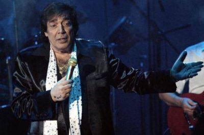 Cacho Casta�a contin�a en terapia intensiva pero "m�s estable"