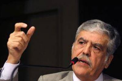 Julio De Vido: "Los cortes de luz no est�n en los contratos de concesi�n de las empresas"