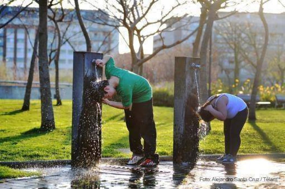 La ola de calor en gran parte del pa�s es la m�s importante en 40 a�os