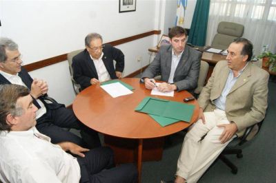 La UNLu, el municipio y el CONICET firmaron un acuerdo