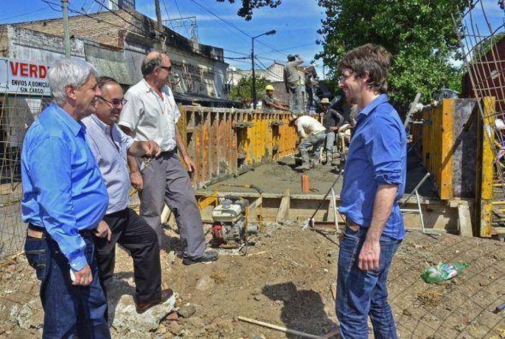 Construyen un puente de hormig�n del T�nel de la avenida Avellaneda
