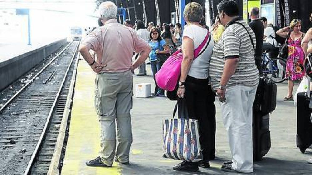 El tren Mitre no cumple las frecuencias y tiene fallas de seguridad