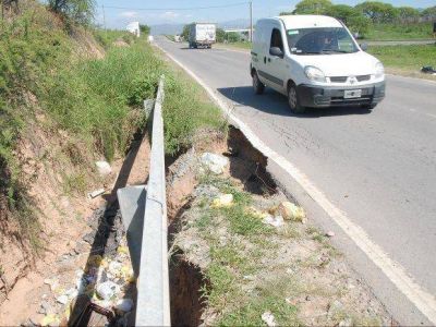 Colectora da�ada por la erosi�n del agua