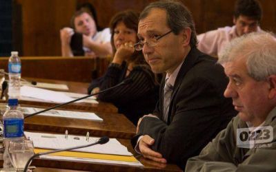 Piden congelar el nombramiento de personal municipal