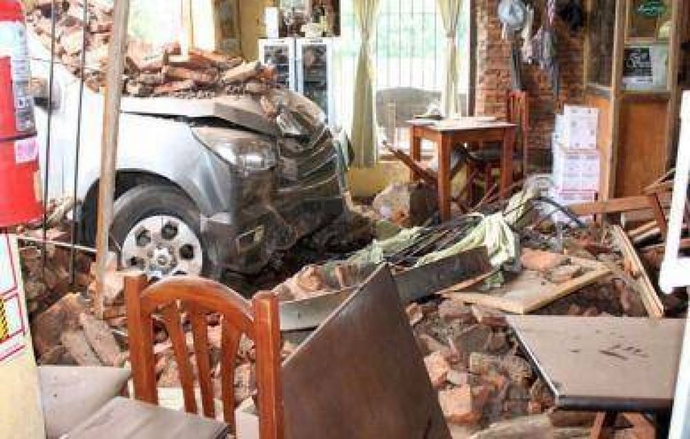�Los destrozos son muy grandes y da mucha tristeza�, lament� el propietario de La Pulper�a