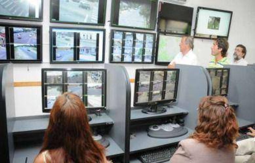 Con miras a reforzar la prevenci�n en la ciudad, el Municipio inaugur� el nuevo Centro de Monitoreo