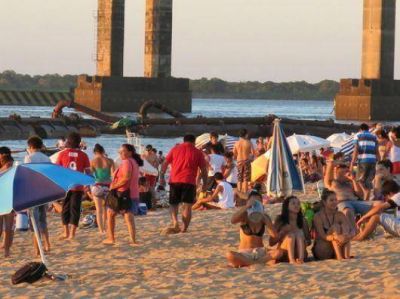 La playa Arazaty recibe 20 mil ba�istas cada fin de semana